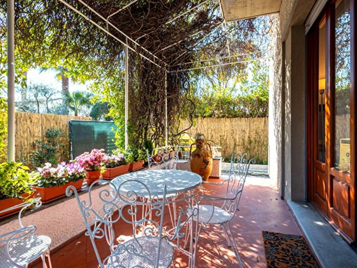 Casa con 6 locali in affitto in Via Agnelli, Centro, Forte dei Marmi