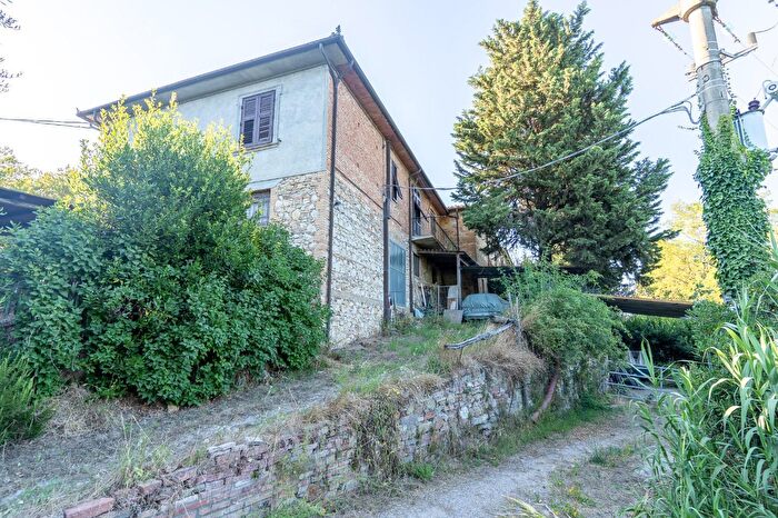 Casa con 10 locali in vendita in Montaione Fi, Montaione