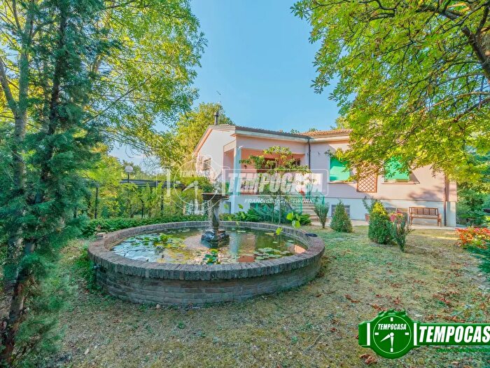 Casa con 6 locali in vendita in Via Motta, Rivergaro