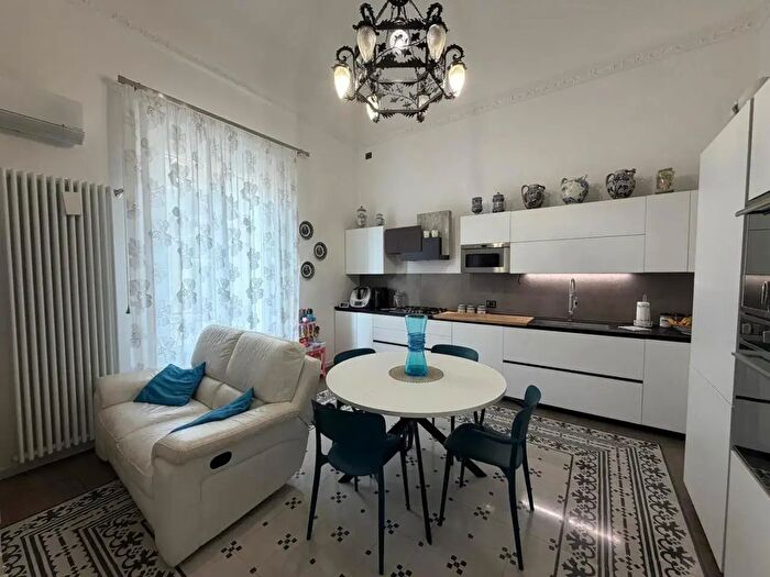 Appartamento con 6 locali in vendita in Via Principe di Scordia, Palermo