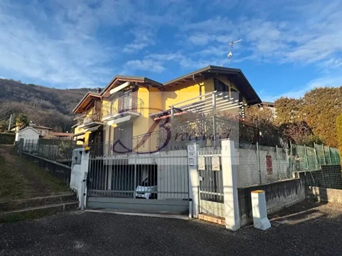 Appartamento bilocale in vendita in Cuasso Al Monte