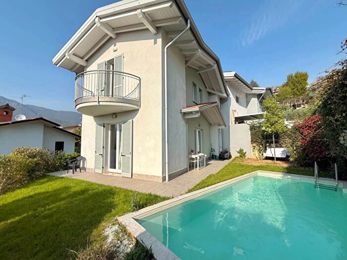 Casa quadrilocale in vendita in Via Moi Entratico, Entratico