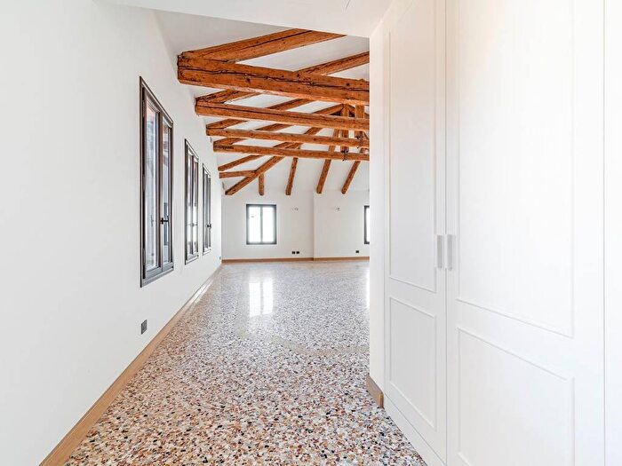 Casa con 6 locali in affitto in San Polo, Venezia