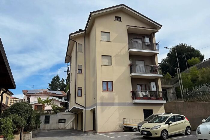 Appartamento con 5 locali in vendita in Rogliano