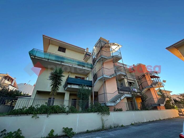 Appartamento bilocale in vendita in Via delle Peschie, San Polo Dei Cavalieri