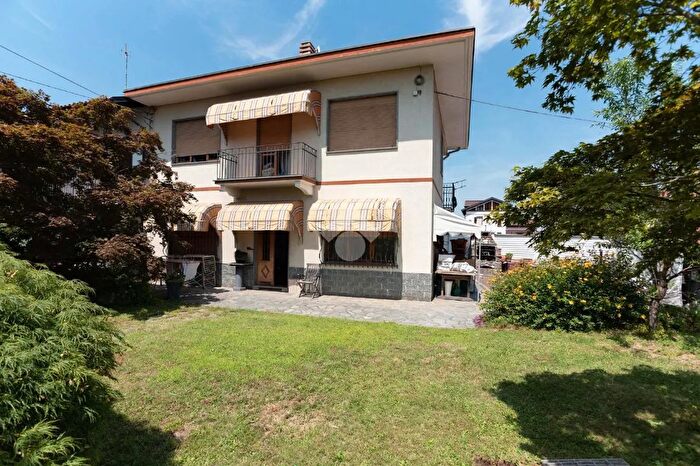 Casa con 6 locali in vendita in Via Battitore, Cirie