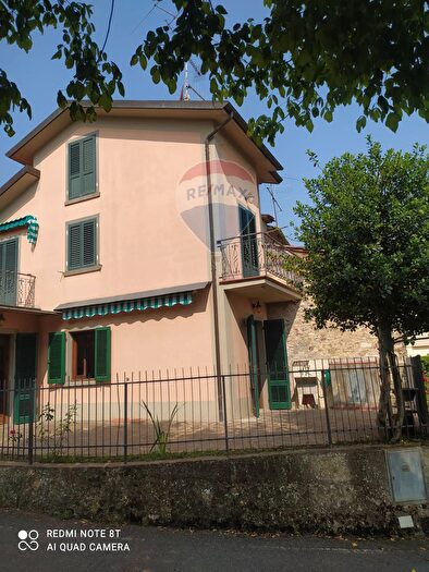 Casa con 6 locali in vendita in Loc Terrossola, Bibbiena