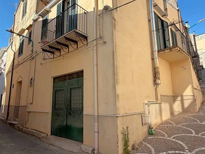 Casa con 5 locali in vendita in Bisacquino