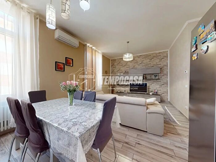 Appartamento quadrilocale in vendita in Via Cairoli, Alessandria