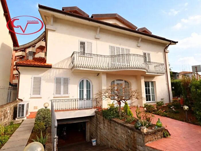 Casa con 8 locali in vendita in Via Giuseppe Verdi, Montevarchi