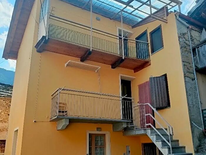 Casa quadrilocale in vendita in Frazione Calcinere Inferiore, Paesana