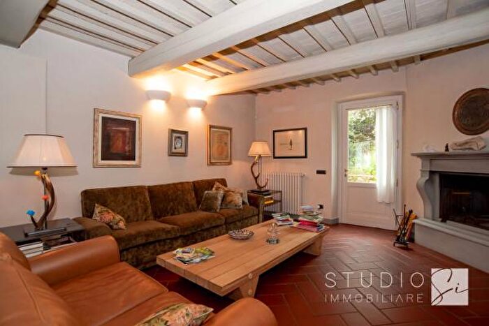 Casa con 6 locali in vendita in Via Padre Eugenio Barsanti, Pistoia