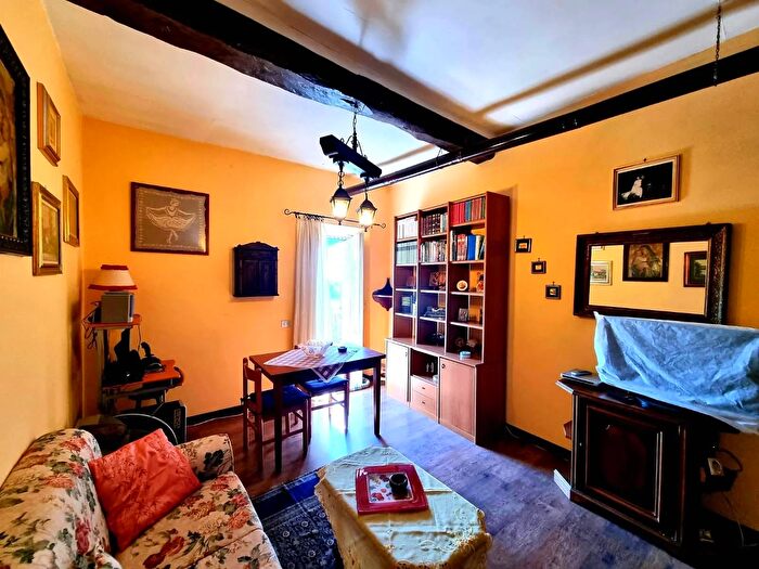 Appartamento bilocale in vendita in Via Borgo Vecchio, Caprarola