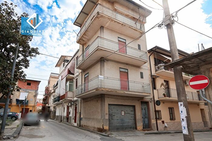 Casa bilocale in vendita in Via Reggio N, Palagonia