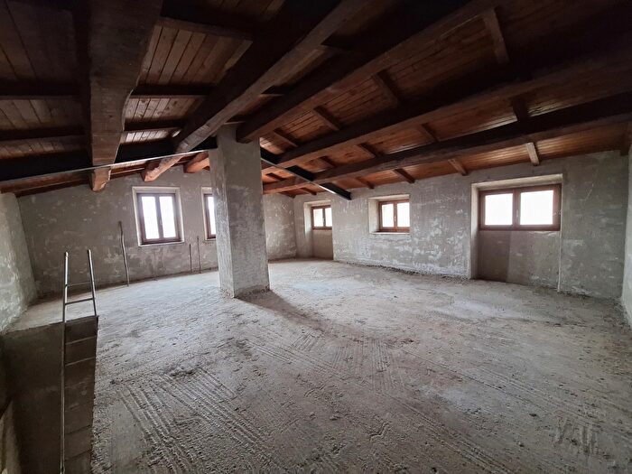 Casa bilocale in vendita in Via di Agliano, Campello Sul Clitunno
