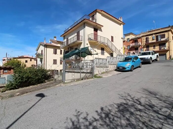 Appartamento quadrilocale in vendita in Via IV Novembre, Montorio Romano