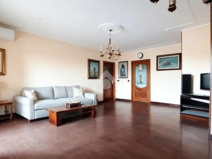 Appartamento con 5 locali in vendita in Via S Giacomo, Alessandria