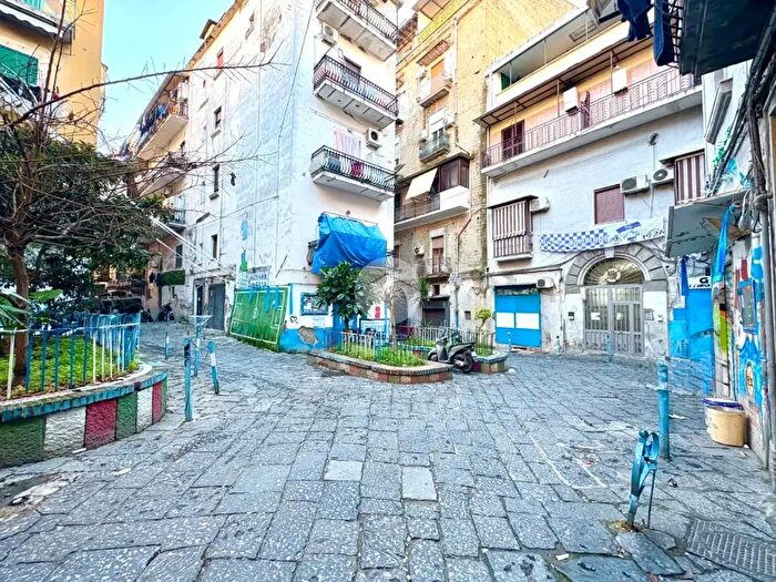 Appartamento trilocale in vendita in Vico Guardia, Napoli