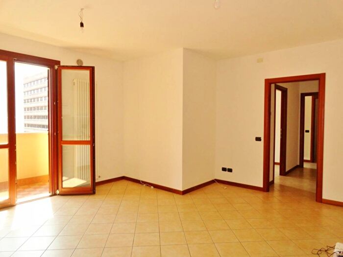 Appartamento trilocale in affitto in Via Cengio, Santa Bertilla Mercato Nuovo, Vicenza