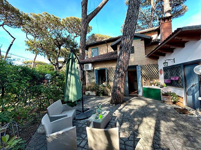 Casa con 6 locali in affitto in Via Abbazia, Fregene, Fiumicino