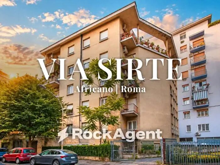 Appartamento quadrilocale in vendita in Via Sirte, Roma