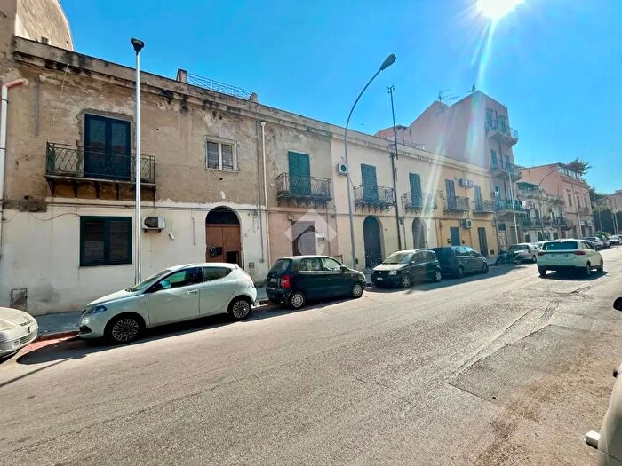 Appartamento trilocale in vendita in Corso dei Mille, Palermo