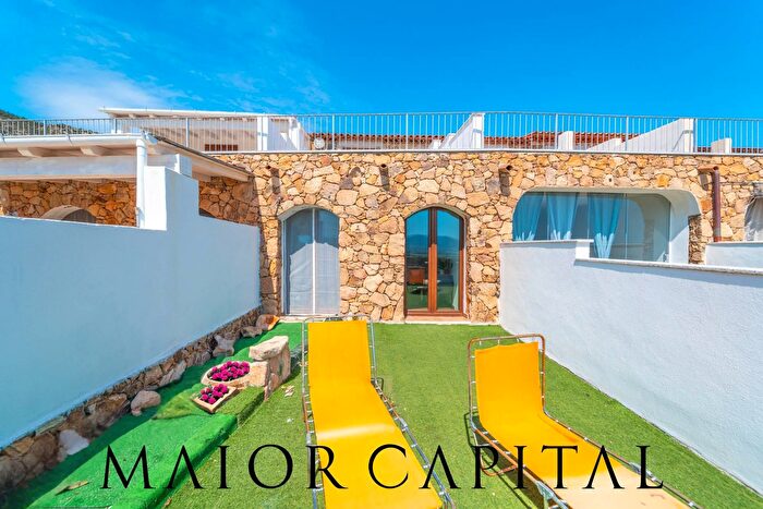 Casa trilocale in vendita in Via delle Isole, San Teodoro