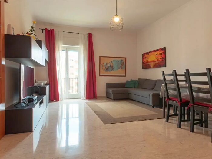 Appartamento trilocale in vendita in Via Giuseppe Berneri, Roma