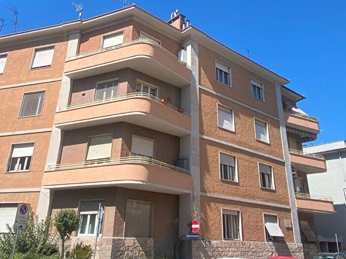 Appartamento quadrilocale in affitto in Via Pinturicchio, Centro, Terni