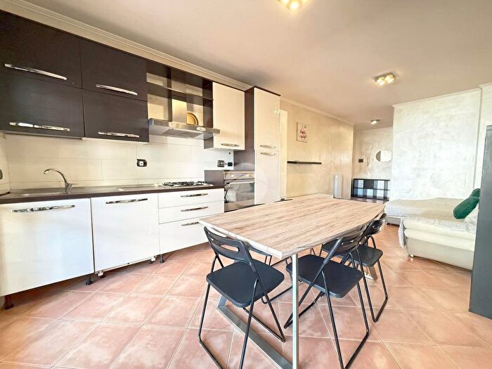 Appartamento trilocale in vendita in Via Gioacchino Russo, Roma