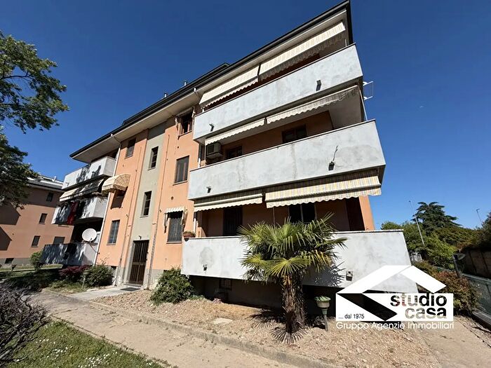 Appartamento con 5 locali in vendita in Provinciale SantAngelo, Cerro Al Lambro