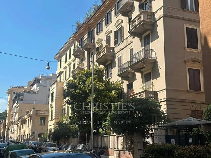 Appartamento con 8 locali in vendita in Via Arno, Roma