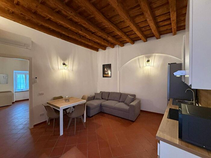 Appartamento trilocale in affitto in Via Biella, Famagosta, Milano