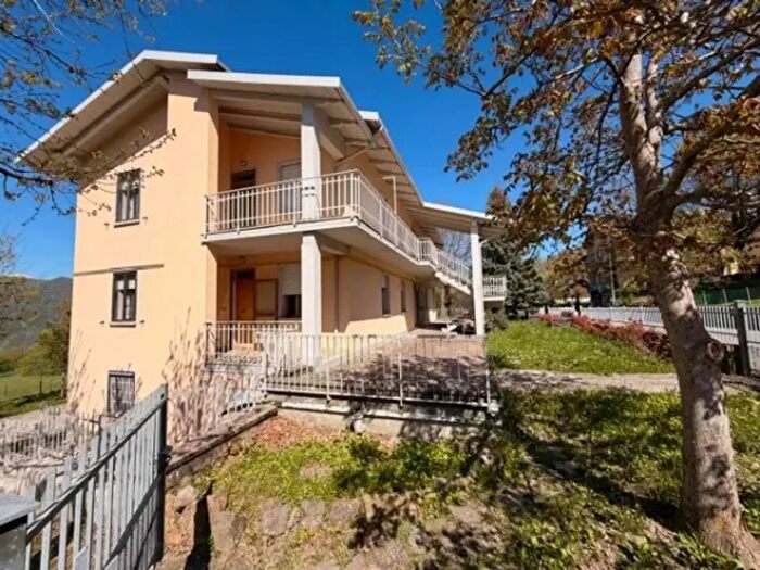 Casa con 6 locali in vendita in Lizzano In Belvedere