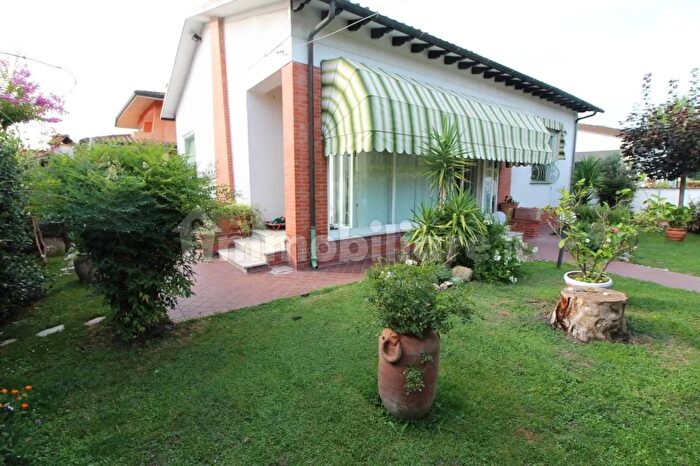 Casa bilocale in vendita in Via Ammiraglio Morin a, Forte Dei Marmi