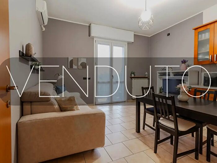 Appartamento trilocale in vendita in Via Caglio, Lesmo