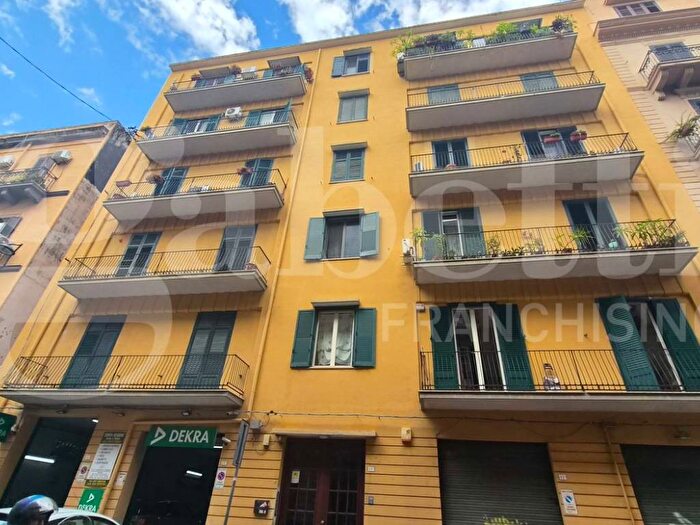 Appartamento trilocale in affitto in Via Turrisi Colonna B, Politeama Ruggiero Settimo, Palermo