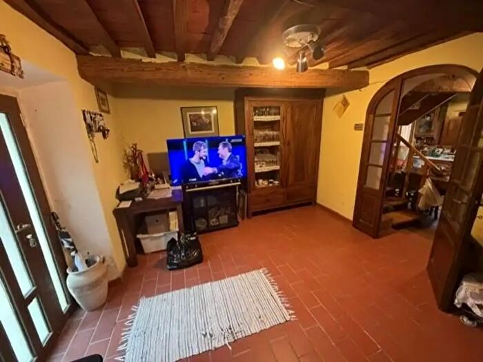 Casa quadrilocale in vendita in Calci