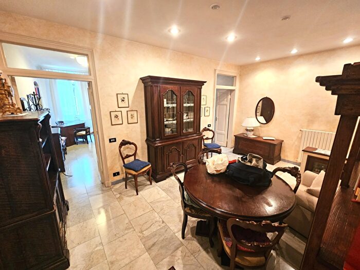 Appartamento con 5 locali in vendita in Via Mazzini, Sarzana