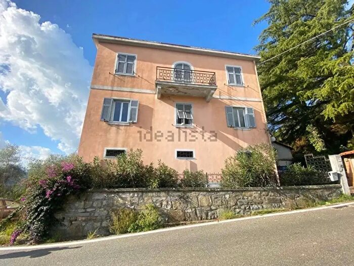 Casa con 13 locali in vendita in Bolano