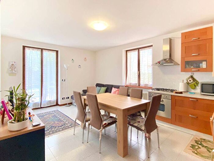 Appartamento trilocale in affitto in Via delle Primule, Bosco Chiesanuova