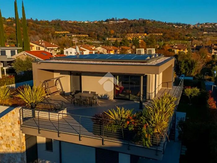 Appartamento trilocale in vendita in Via Nereo Maffezzoli, Garda