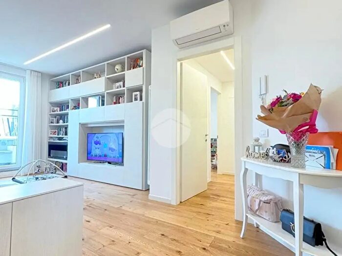 Appartamento trilocale in vendita in Via Eugenio Carpi, Milano