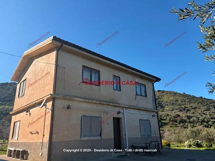 Casa quadrilocale in vendita in Sp, Pollina