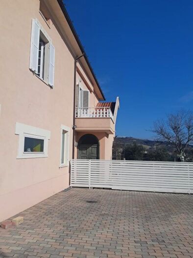 Appartamento con 6 locali in vendita in Via Spineto, Falerone