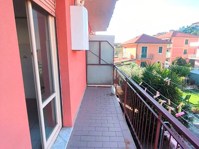 Appartamento trilocale in affitto in Via Alcide De Gasperi, Centro, Casarza Ligure