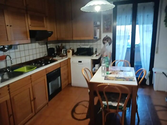 Casa con 5 locali in vendita in Pontedera