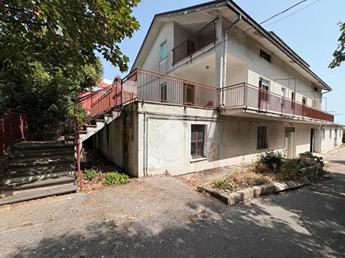 Casa con 12 locali in vendita in Via Zona Industriale, Lanciano