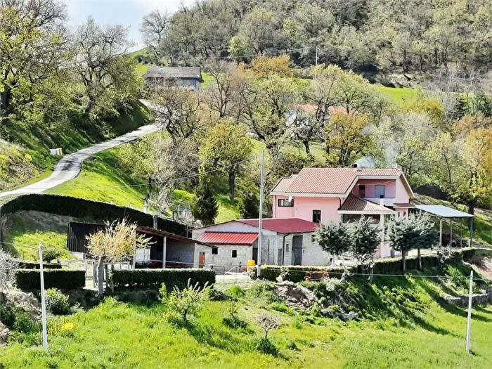 Casa con 11 locali in vendita in Cda Valloni, Castiglione Messer Raimondo