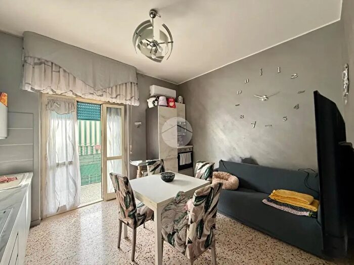 Appartamento trilocale in vendita in Via Umbria, Napoli